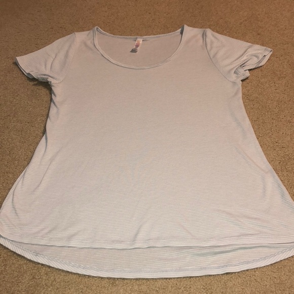 LuLaRoe Classic T - Picture 1 of 4